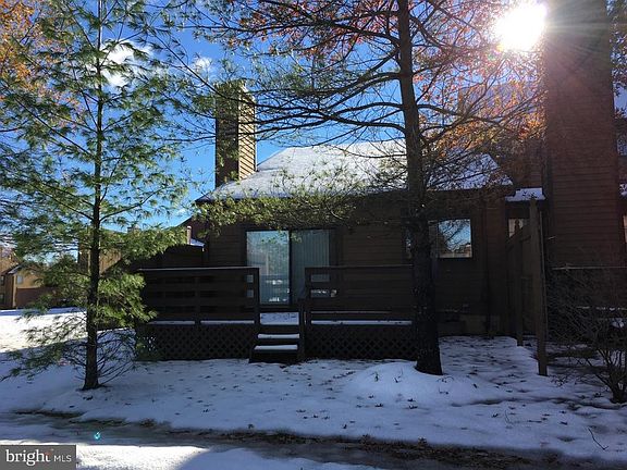 3rd image of 37 Easton Ct