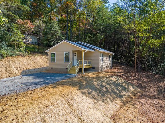 3rd image of 180 Kingwood Cir