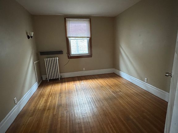2nd image of 123 Bidwell Pkwy APT 2