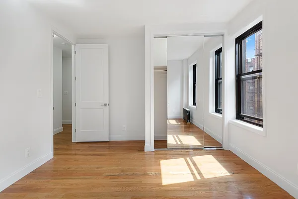 Sold by Thomas Lipovetsky, LREB | media 7