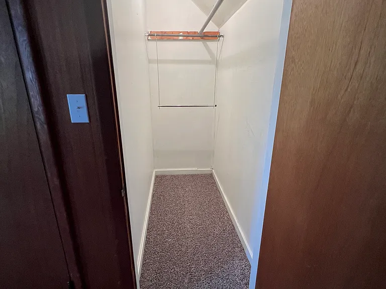 516 N Park St — Photo 35