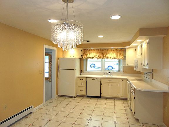 2nd image of 225 Reingold Ave