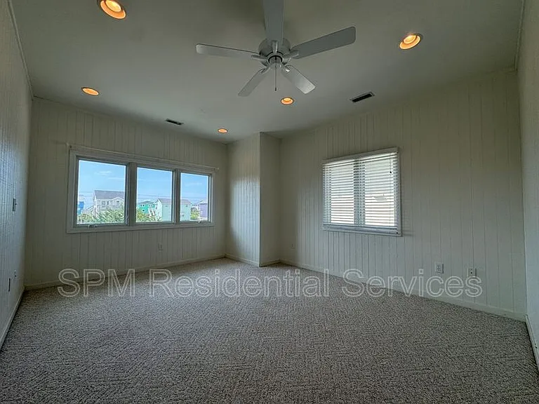1154 Monroe Ln — Photo 30
