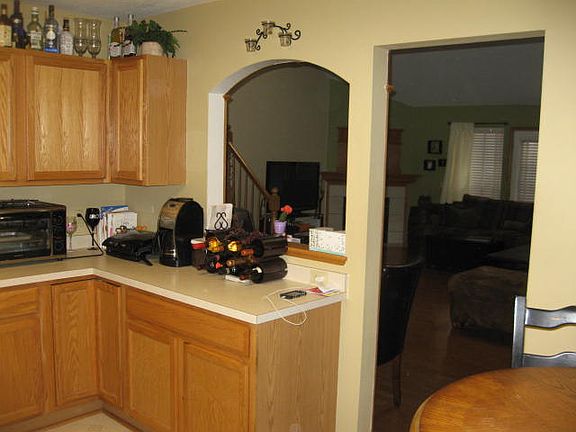 3rd image of 2802 Hartford Ln