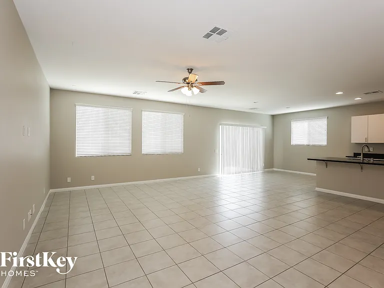 4551 Wyncrest Ave — Photo 3