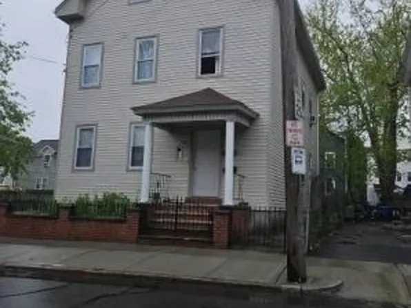 571 Prairie Ave, Providence, RI 02905