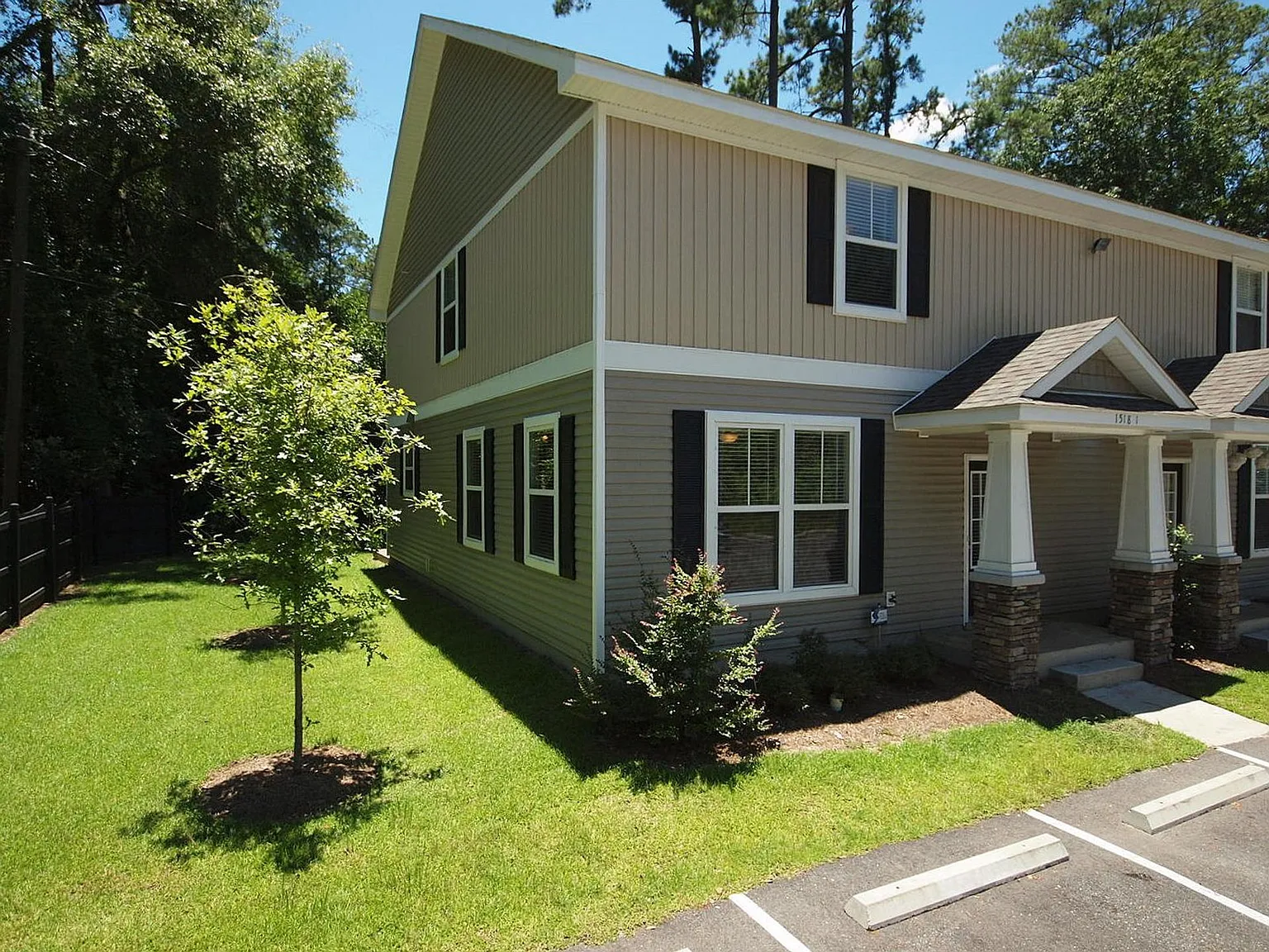 Hamptons on High 4 Bedroom / 4 Bathroom Student Townhome Near FSU & TSC! — Photo 1