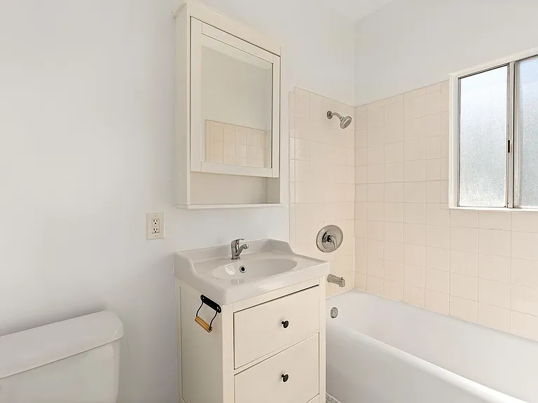 232 N Avenue 53 #8 — Photo 6