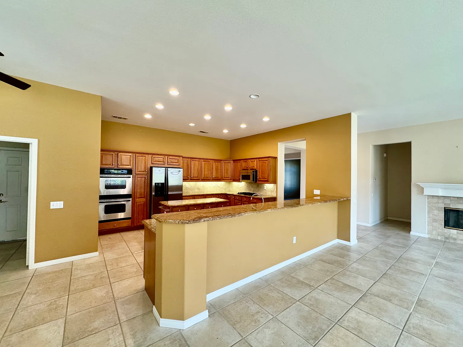 2 bed, 2.5 bath, 2473 sqft, $3,550 — Photo 3