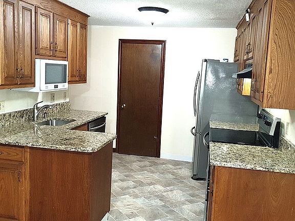 2nd image of 4 Foncine Ln #3