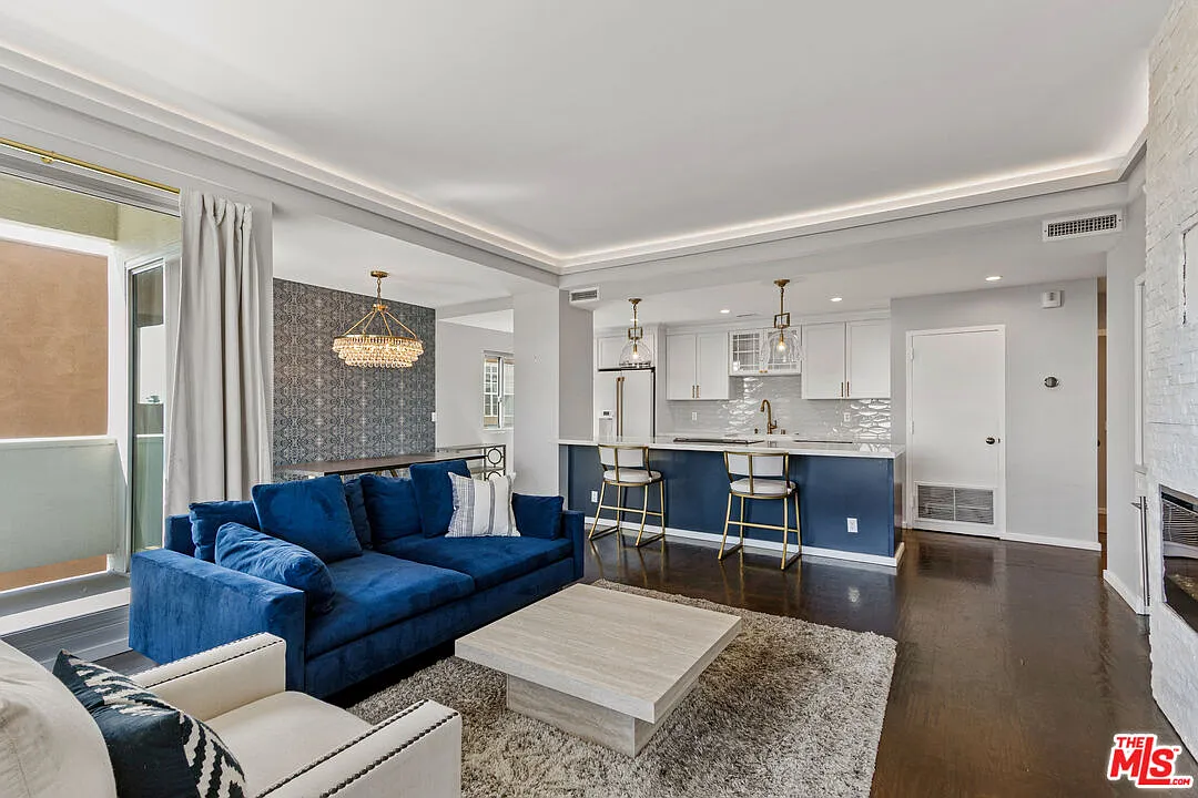 2 bed, 2.0 bath, 1212 sqft, $6,750 — Photo 4