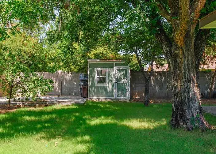 121 W Orchid Ln — Photo 31