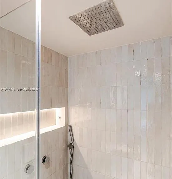 6820 Indian Creek Dr #6C — Photo 11