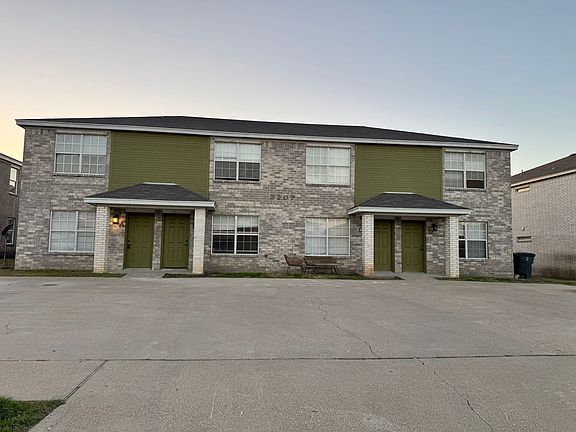 4th image of 3207 Hereford Ln #D