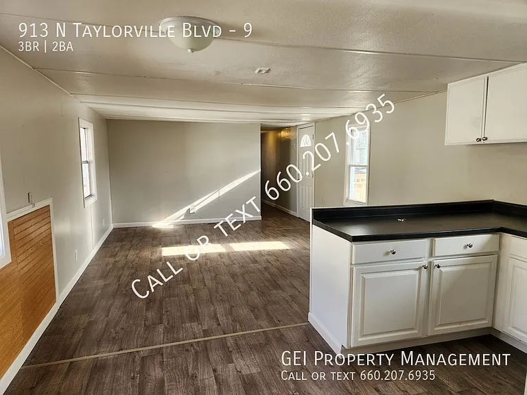 913 N Taylorville Blvd #9 — Photo 2
