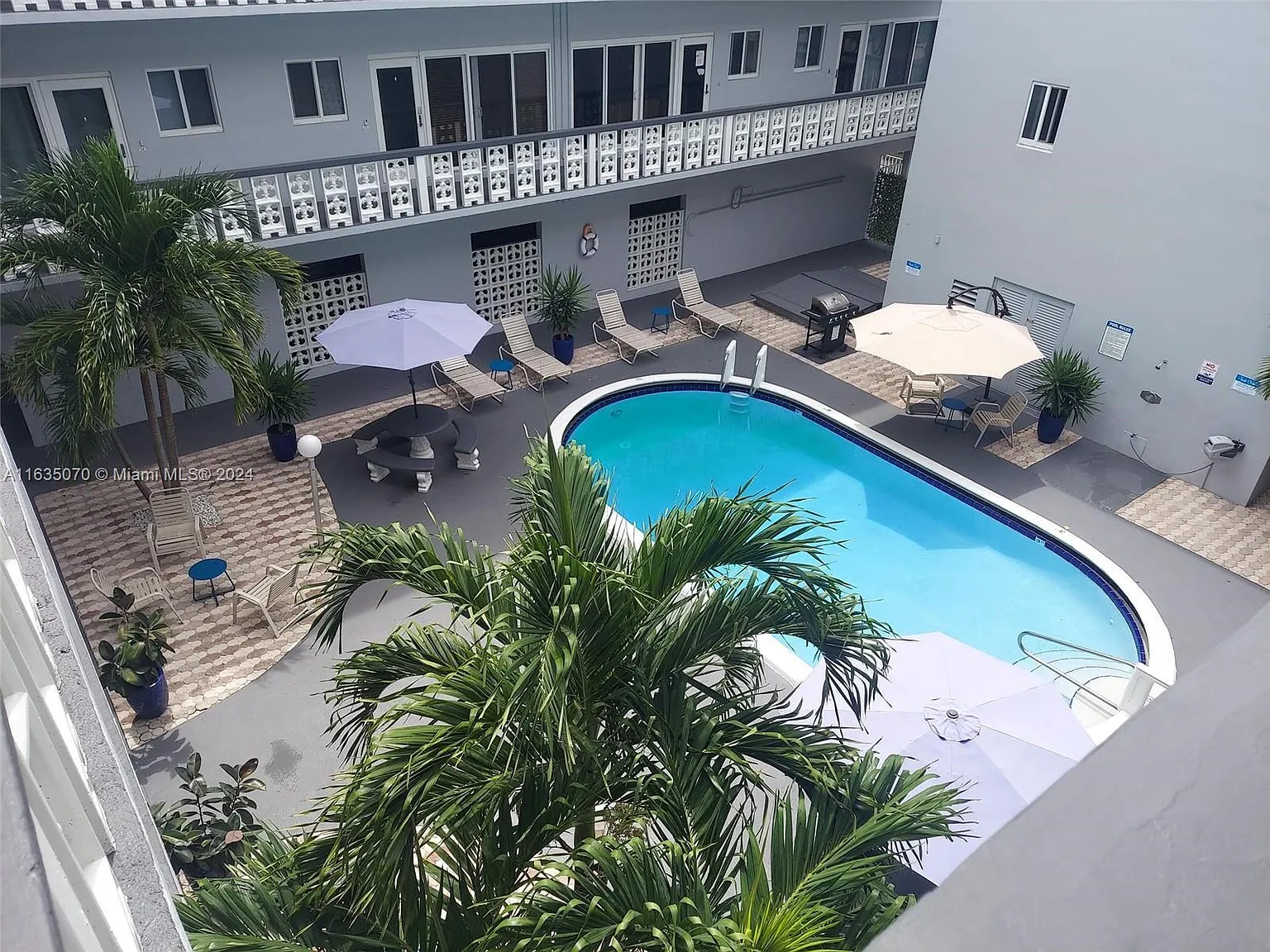 1 bed, 1.5 bath, 750 sqft, $1,600 — Photo 2