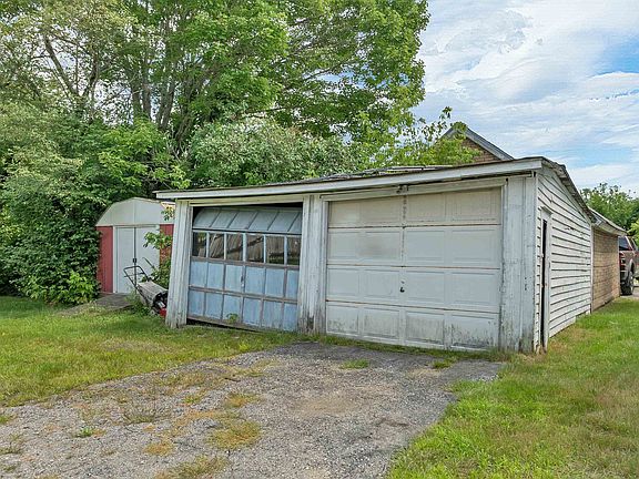 5th image of 252 Wight Street