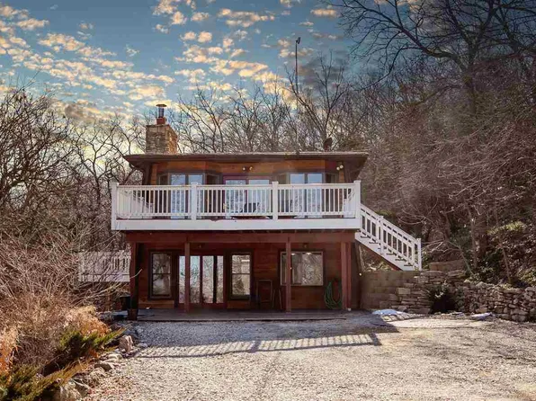 7114 Lake Land Dr, Manhattan, KS 66503
