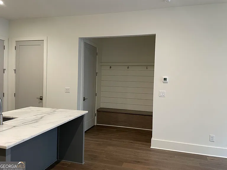 460 Heatherden Ave — Photo 13