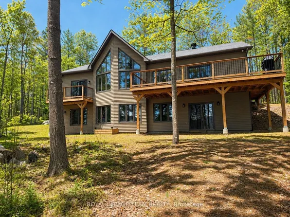 424 Lakewoods Dr, Madawaska Valley, ON K0J 1B0