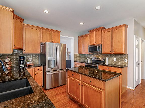 5th image of 1413 Stoneyhollow Ct