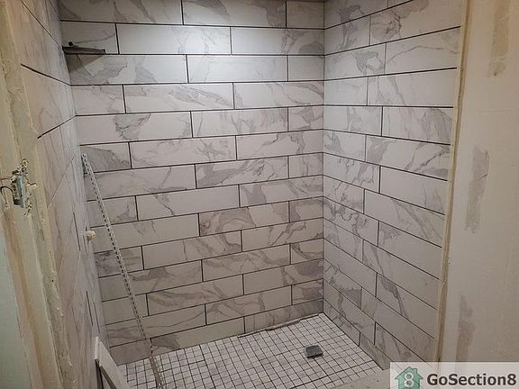 5th image of 702 Coolwood Dr Unit A