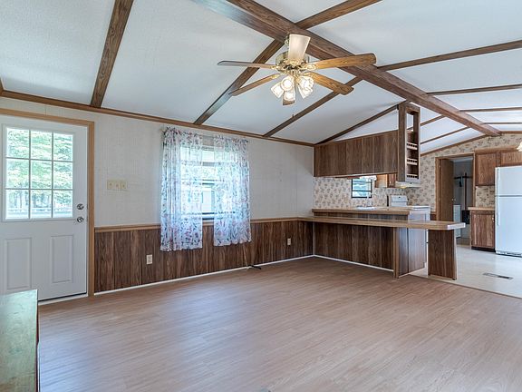 3rd image of 72 Royalcrest Park