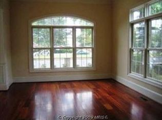 2919 Chain Bridge Rd, Oakton, VA 22124