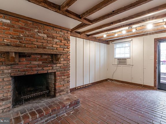 3rd image of 511 Wilkes St #A