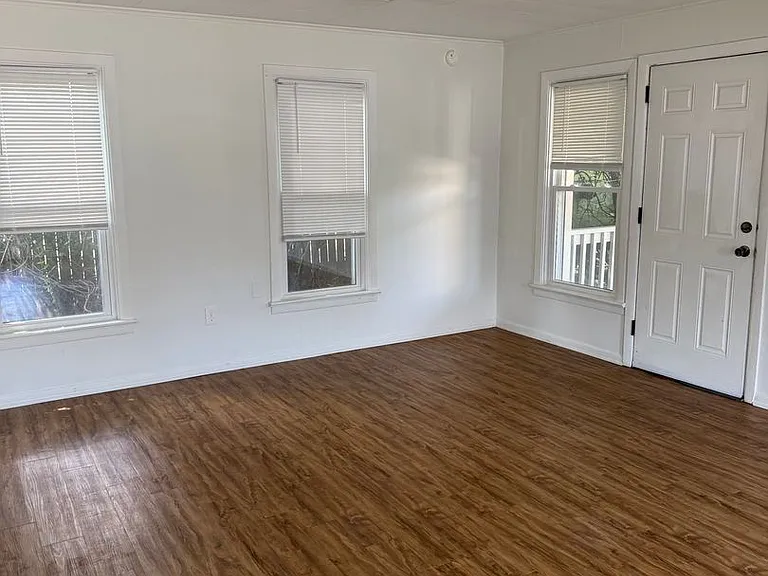 129 S Front St — Photo 11