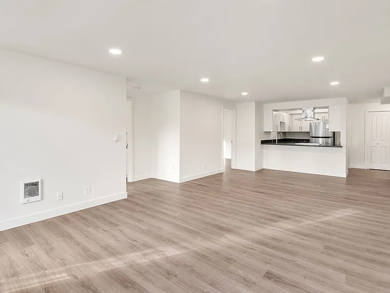 Maple Leaf Residences — Photo 18