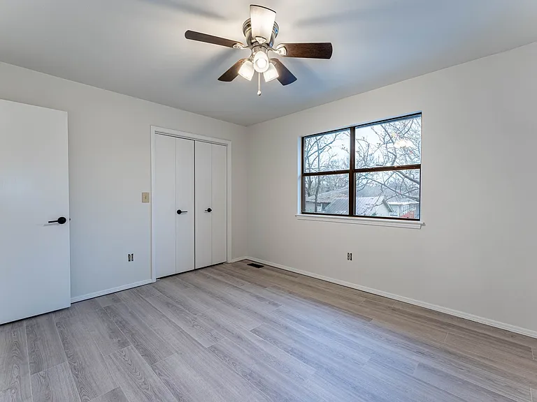250 N Madison St #C — Photo 14