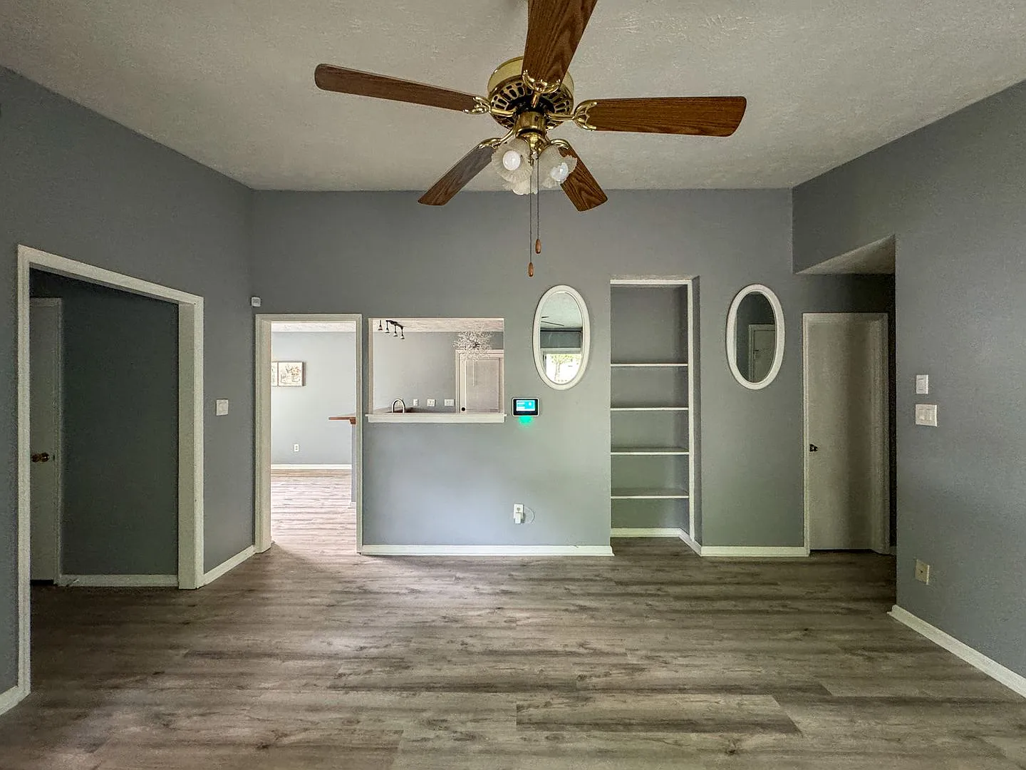 Charming 3 Bed 2 Bath Home with Fenced Yard — Photo 4