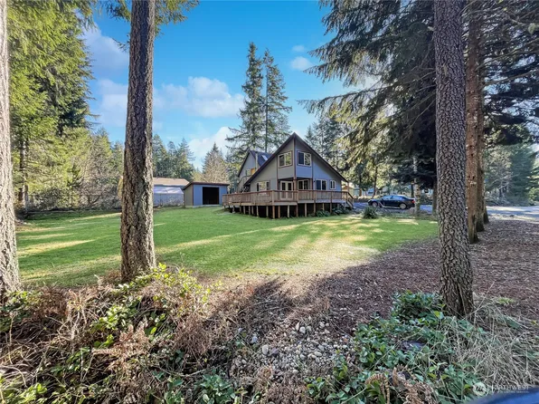 390 N Chinook Drive, Hoodsport, WA 98548