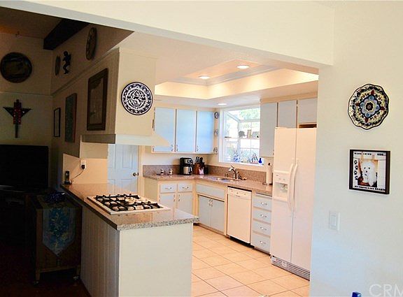 3rd image of 152 Sweetbriar Dr