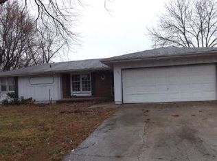 321 Park Ave, Buckner, MO 64016