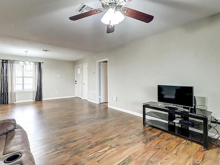 1011 Ennis Joslin 234 — Photo 12