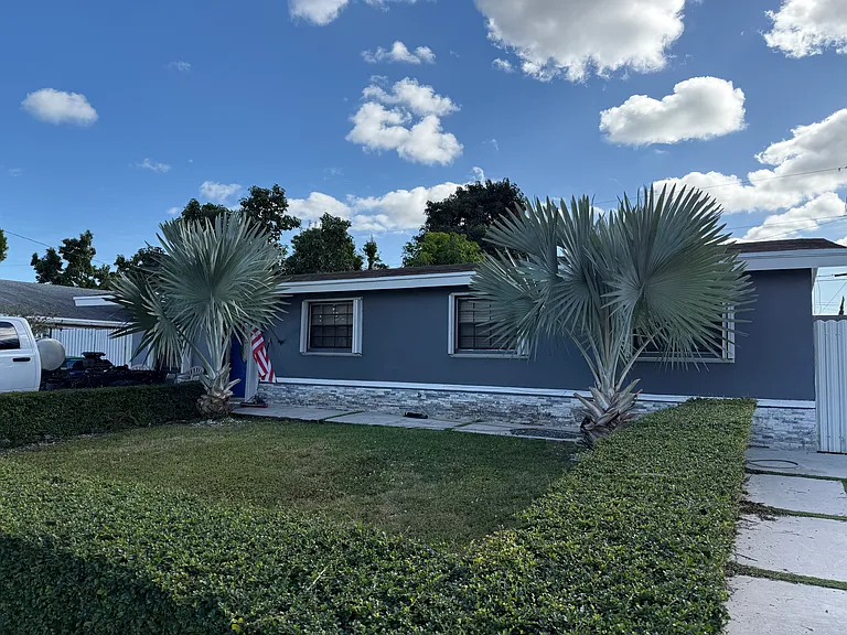 12620 SW 188th St — Photo 2