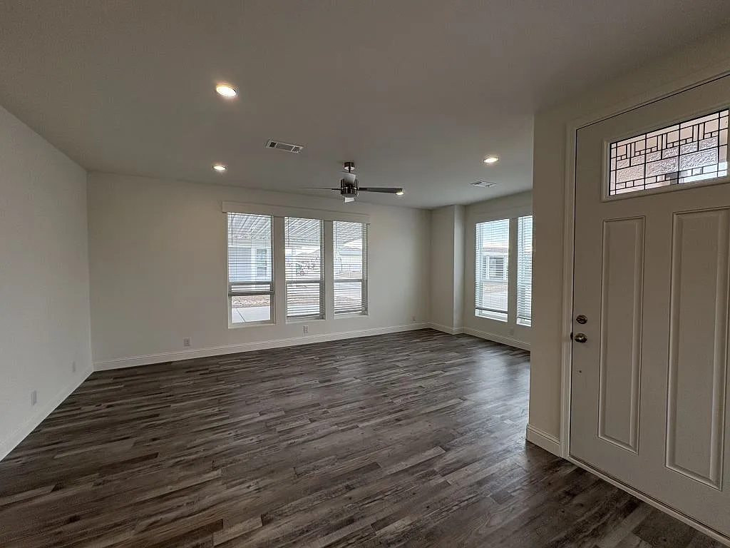 2 bed, 2.0 bath, 1608 sqft, $1,749 — Photo 3