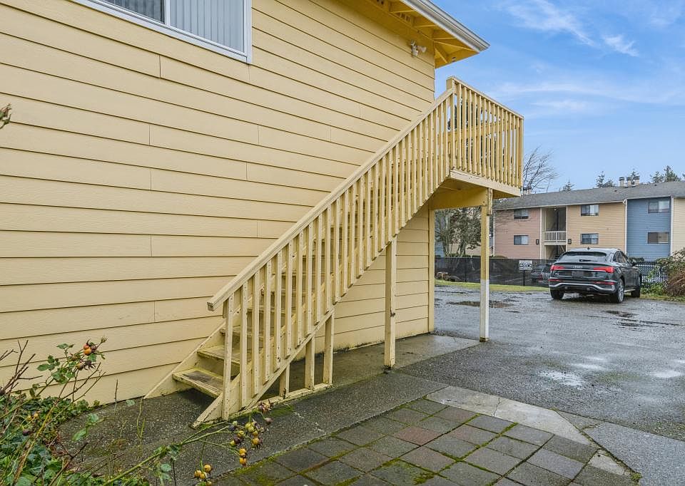 Private Entrance in Back