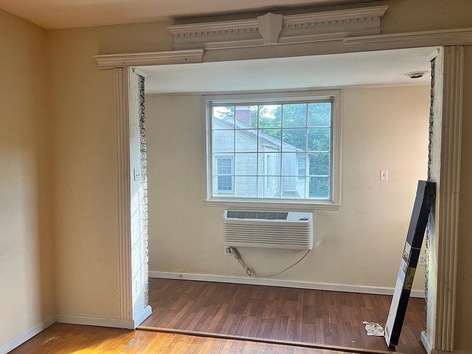 1st image of 722 W Maple St #1