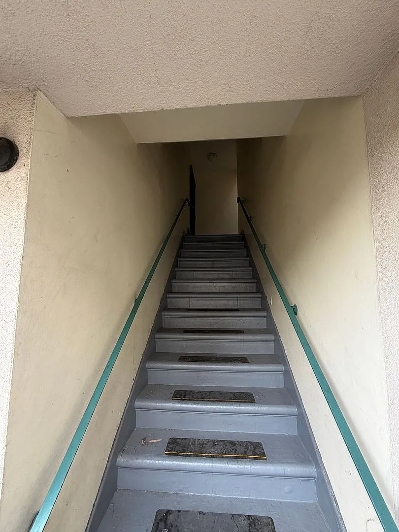 Hoover St. Apartments — Photo 2