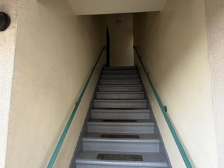 435 S Hoover St — Photo 2