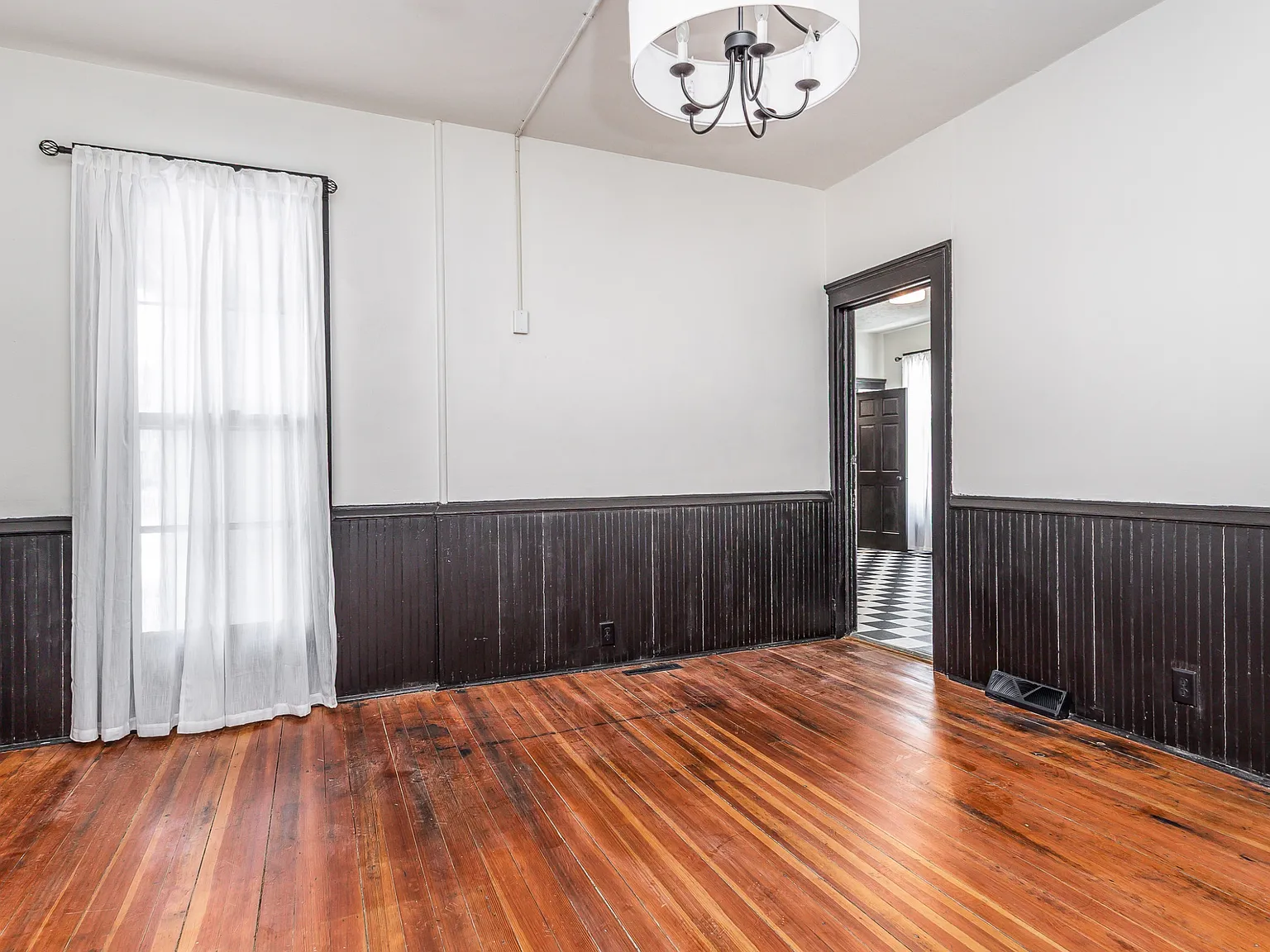 718 West Stephenson Street - Office 1 — Photo 1