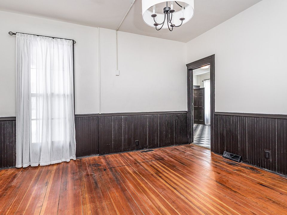 1st image of 718 W Stephenson St Office 1
