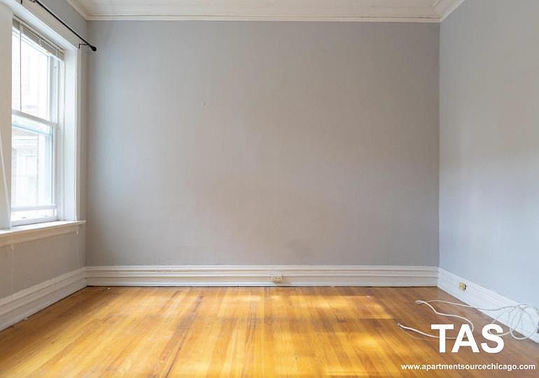 2nd image of 3951 N Hoyne Ave