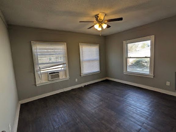 4th image of 823 W 9th St