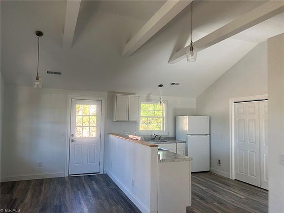 5th image of 505 Kent Ct
