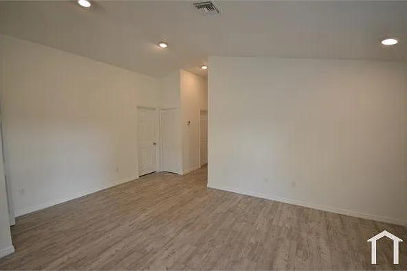 2225 Carver Ave — Photo 13