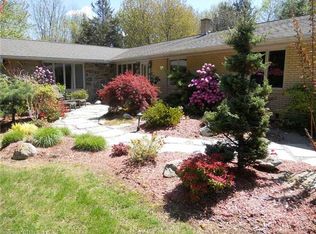 12 Pumpkin Patch Rd, Woodbridge, CT 06525